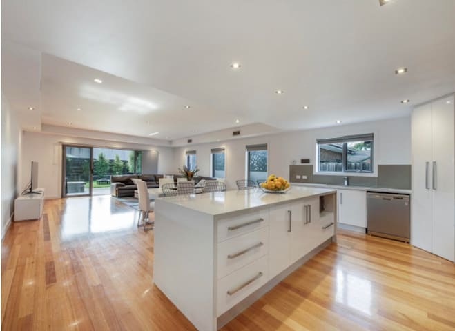 Modern Comfort in Keilor East