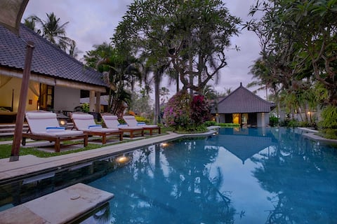 Private 4 Bedroom Villa with Garden near Beach