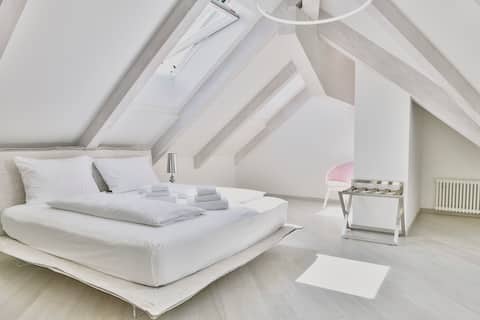Panoramic Penthouse 200sqm, 3BR + Parking Included