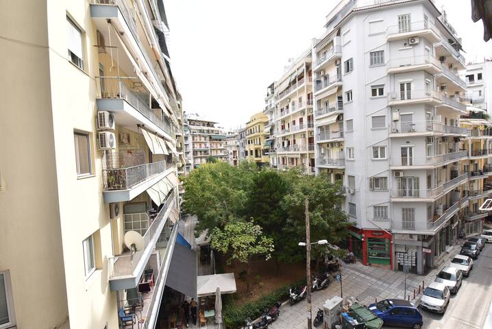 Huge ‘n’ Happy Apartment gallery image 5