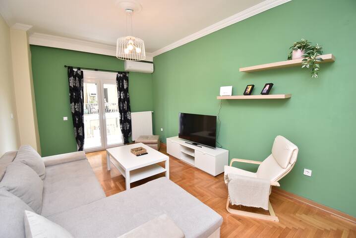 Huge ‘n’ Happy Apartment gallery image 2