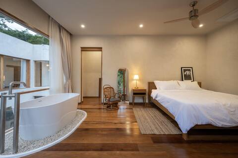 Comfy Room Family Suite @ Taryn Tara Cafe and Stay