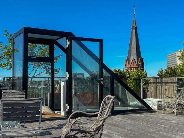 Heart of the city Penthouse with rooftop terrace gallery image 4