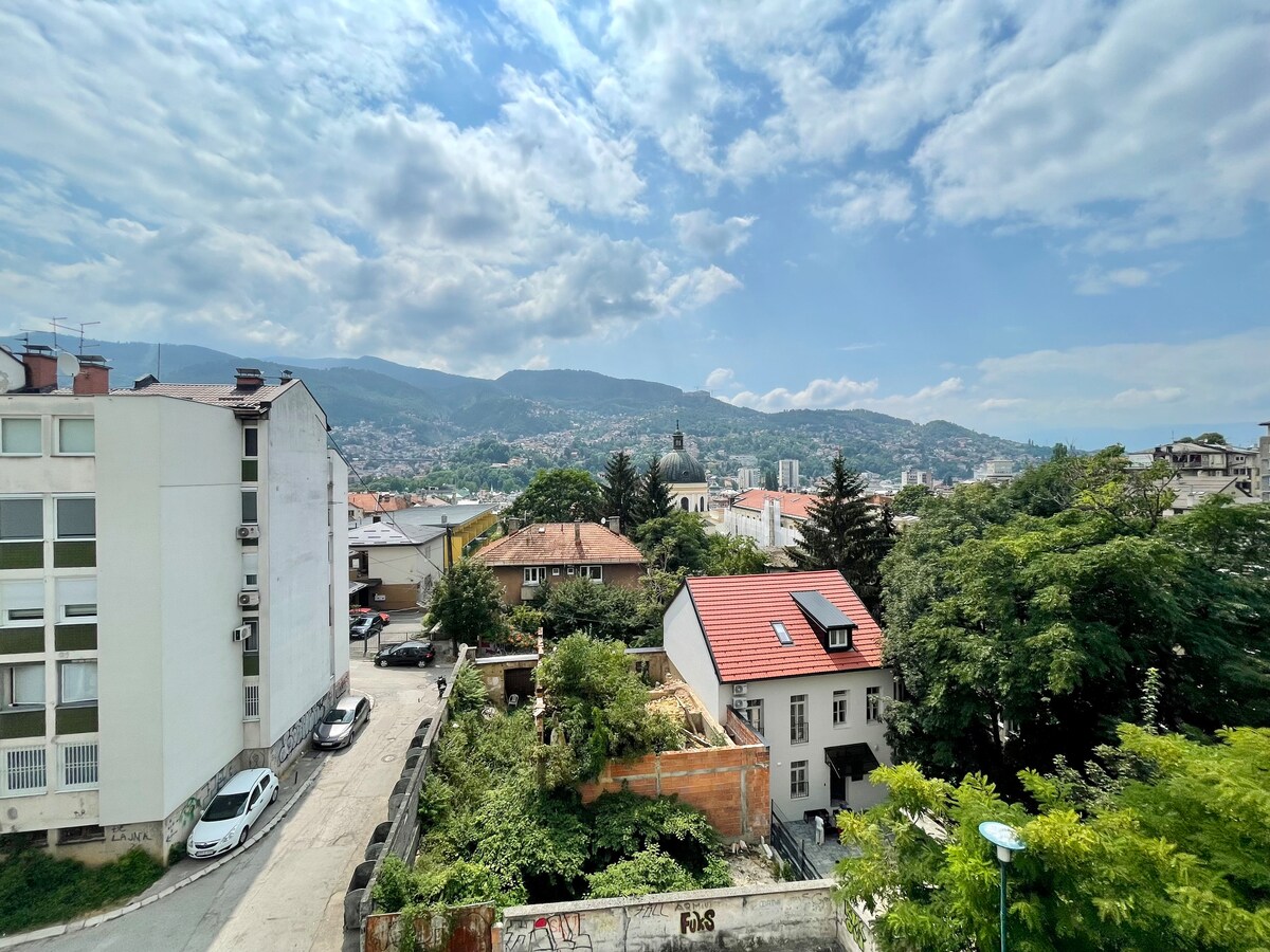 Old Town Heaven 3-bedroom apartment with balcony