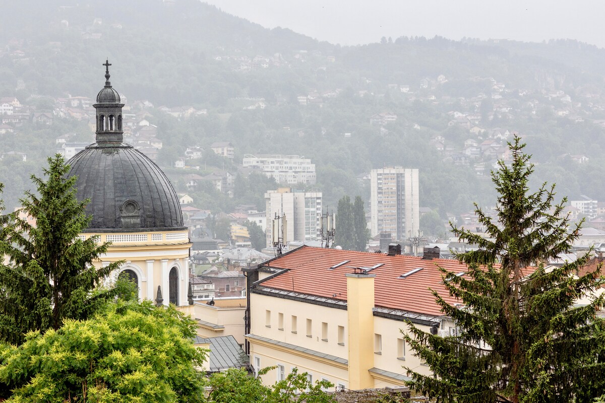 Old Town Heaven 3-bedroom apartment with balcony