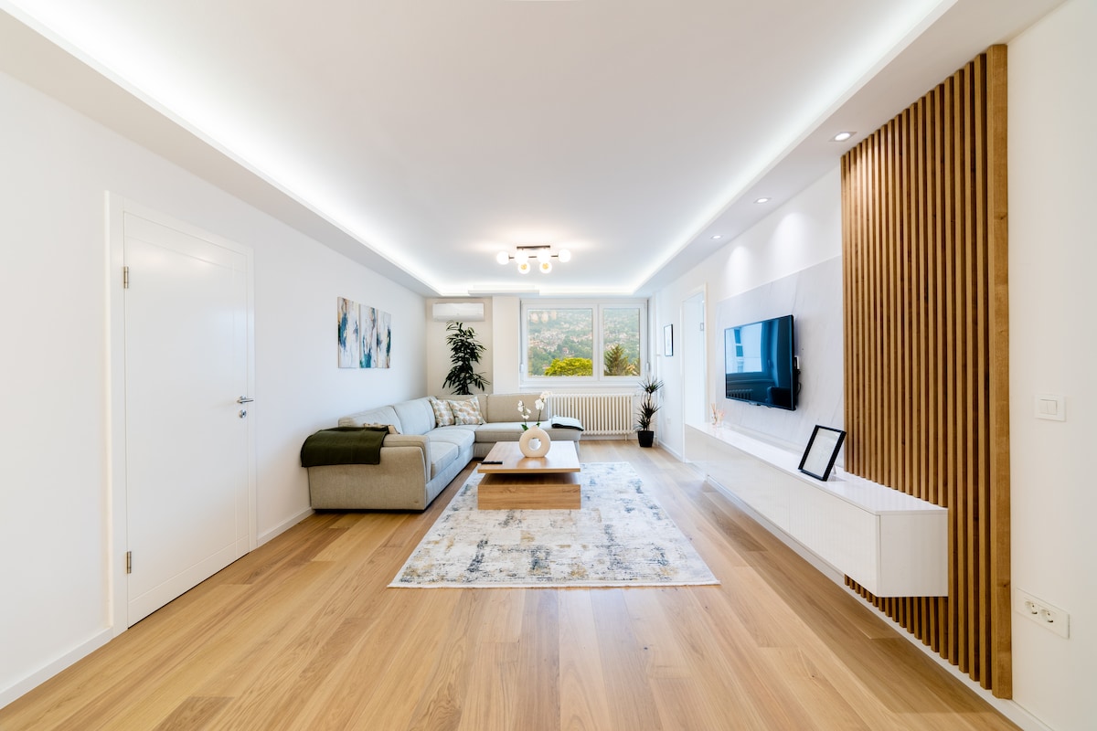 Old Town Heaven 3-bedroom apartment with balcony