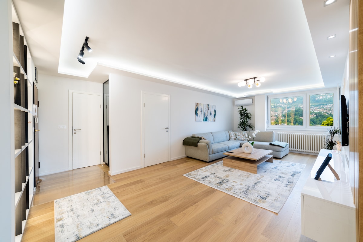 Old Town Heaven 3-bedroom apartment with balcony