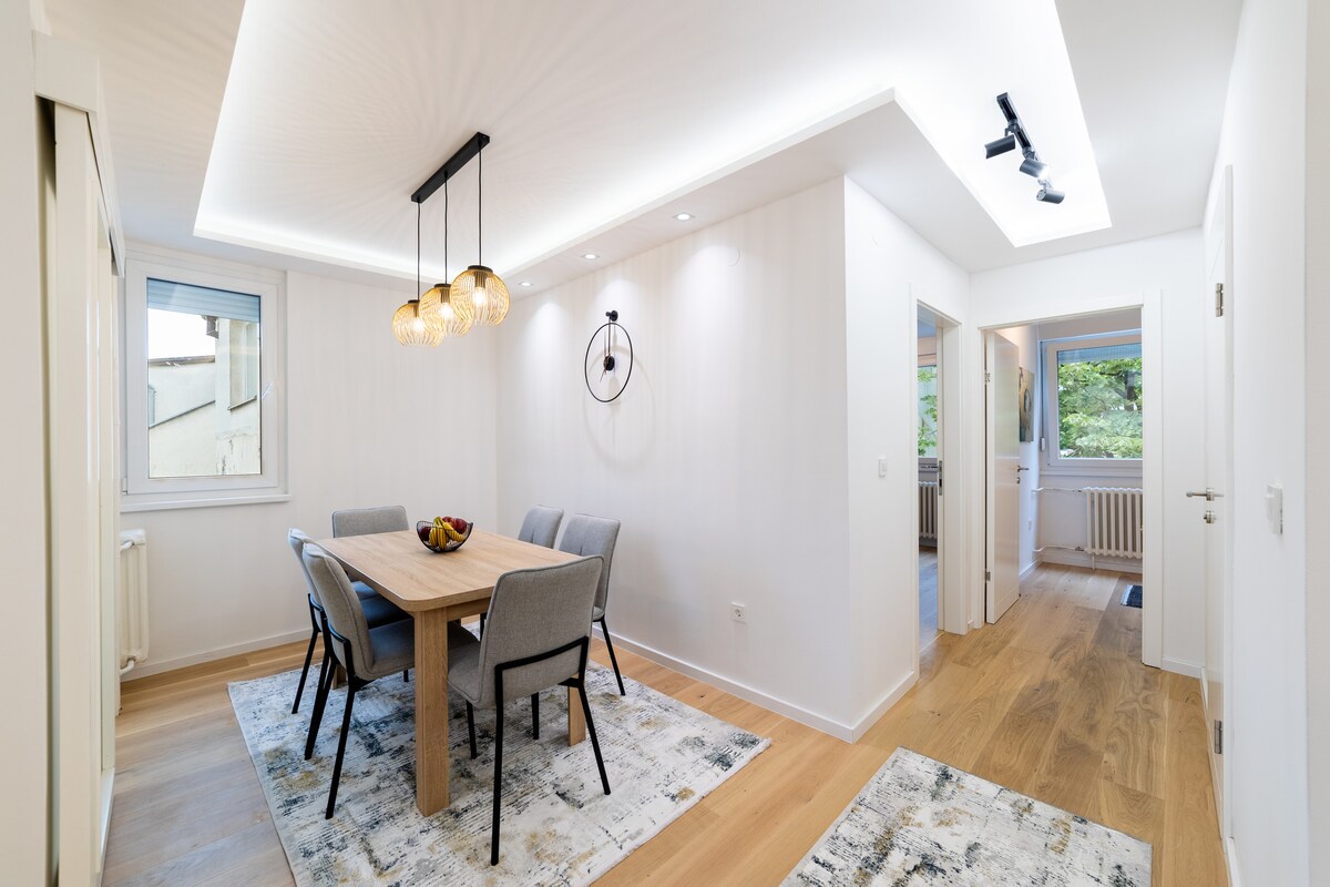 Old Town Heaven 3-bedroom apartment with balcony