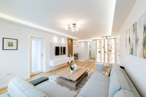 Old Town Heaven 3-bedroom apartment with balcony