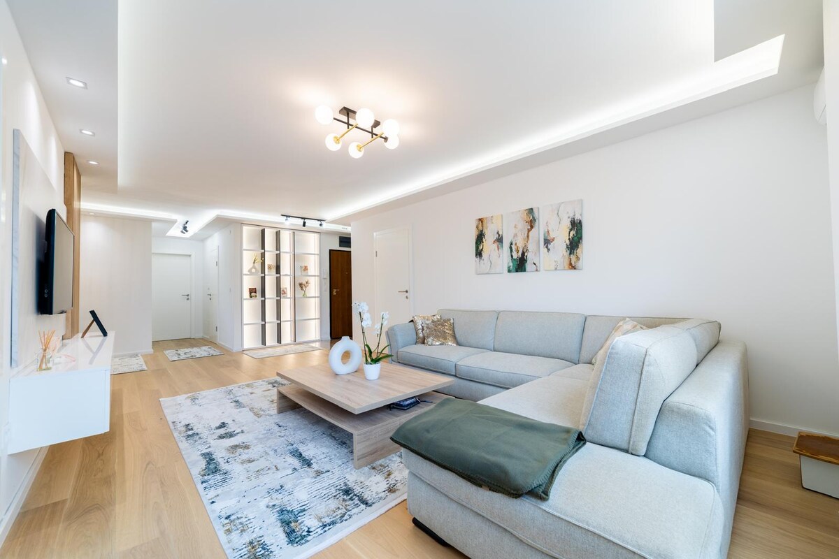 Old Town Heaven 3-bedroom apartment with balcony