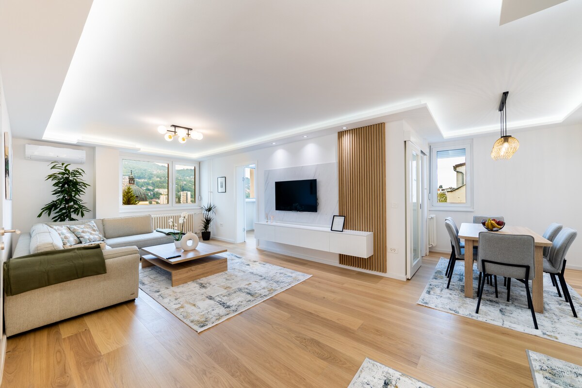 Old Town Heaven 3-bedroom apartment with balcony