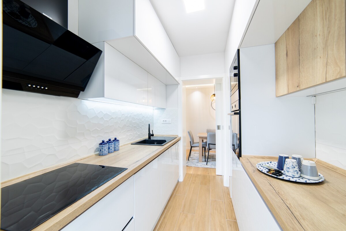 Old Town Heaven 3-bedroom apartment with balcony