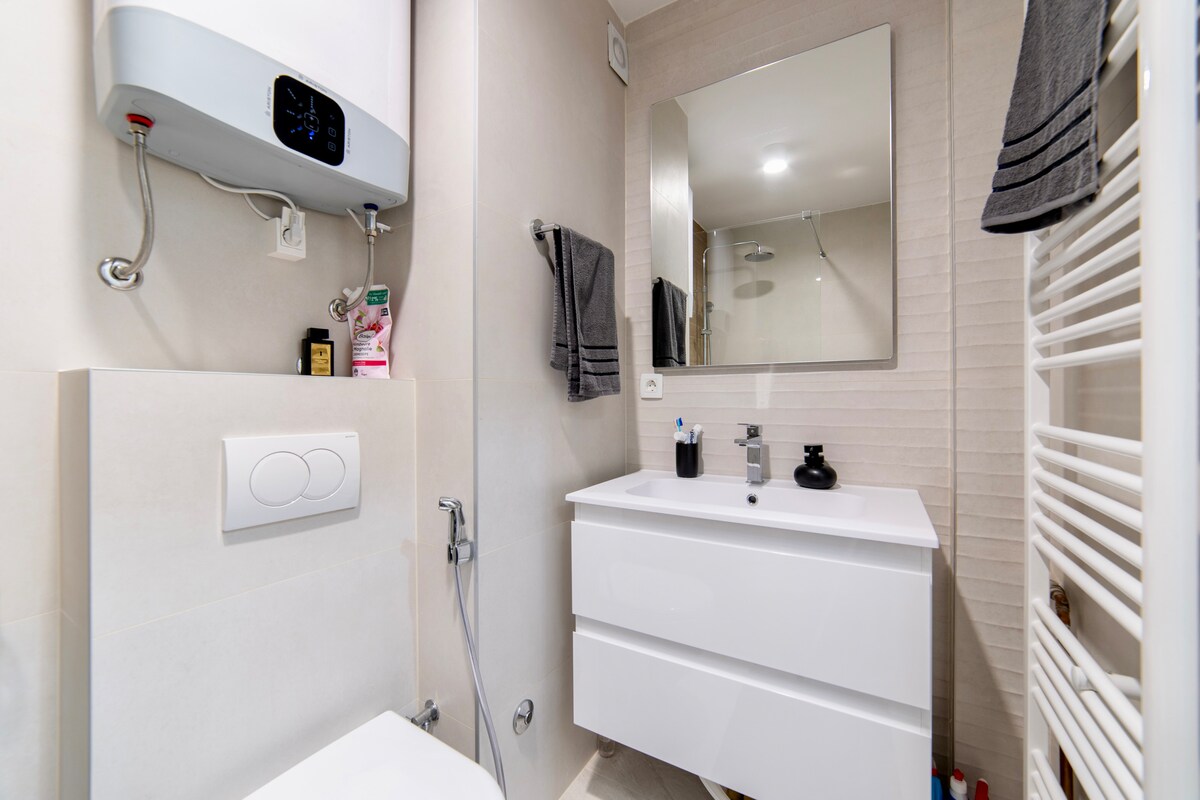 Old Town Heaven 3-bedroom apartment with balcony