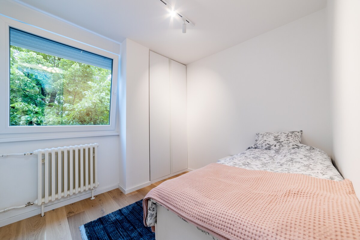 Old Town Heaven 3-bedroom apartment with balcony