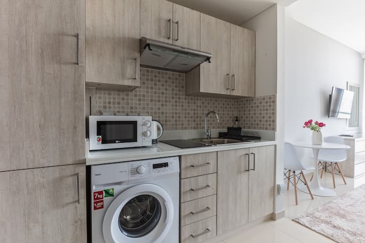High-floor Equipped Studio W/ Beach, Infinity Pool - Dubai