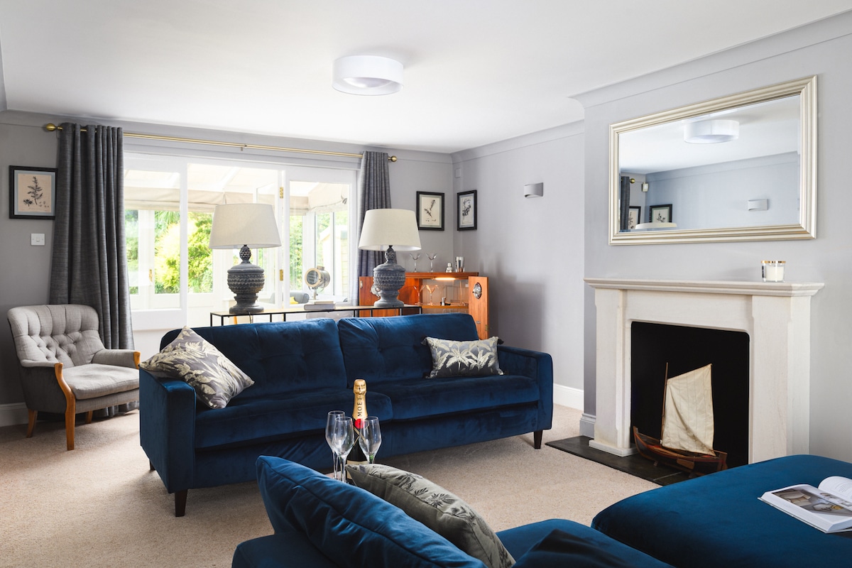 Top Airbnb: Charlestown Harbour Sleeps 14. Annexe + Pool Table in St. Austell Bay