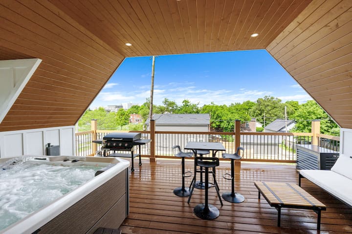 Amazing – Hot Tub, Private Garage, Tesla Charger