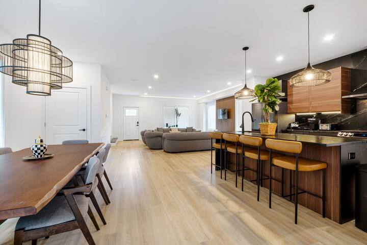 Amazing – Hot Tub, Private Garage, Tesla Charger gallery image 2