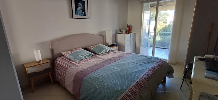 Habitación con 1 cama king size
