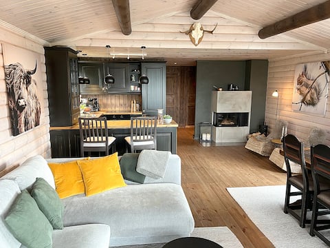Successful Airbnb property: Cabin with jacuzzi on beautiful Lifjell. Near water park. in Midt Telemark