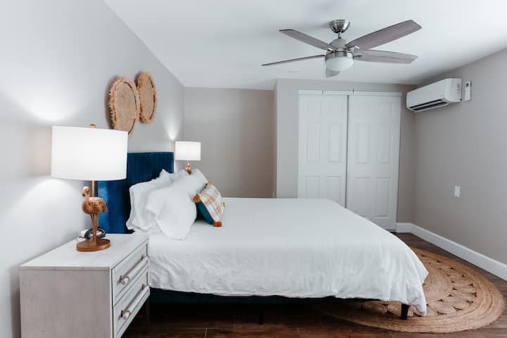 Chumba cha 2 cha kulala kilicho na kitanda aina ya king na televisheni mahiri

