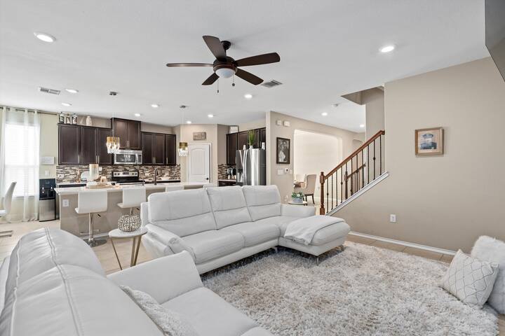 Enchanting Luxury Home Near Downtown Austin gallery image 4