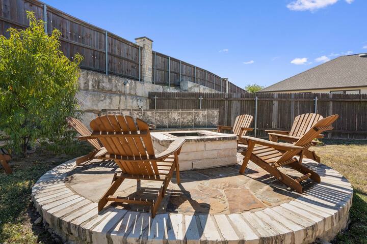 Enchanting Luxury Home Near Downtown Austin gallery image 3