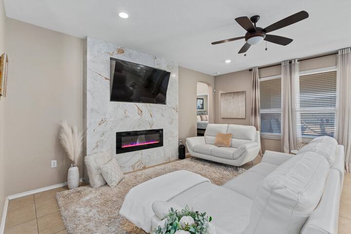 Enchanting Luxury Home Near Downtown Austin gallery image 5