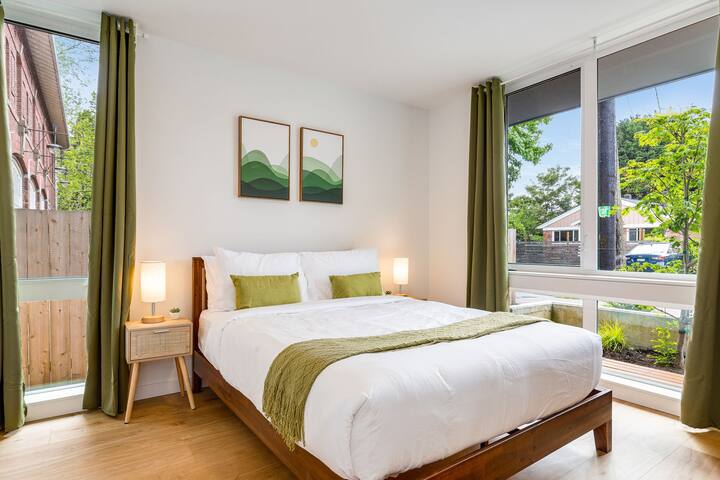 CapHill 4B4B Duplex w/roof deck Sleeps 12 gallery image 4