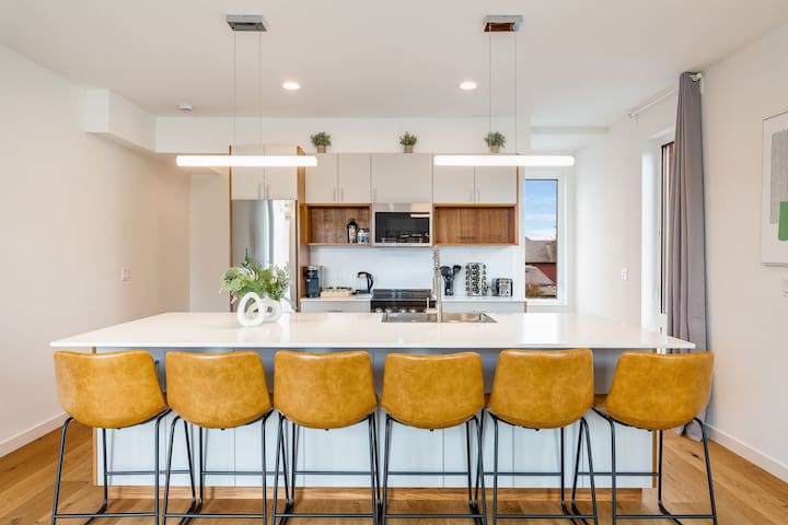 CapHill 4B4B Duplex w/roof deck Sleeps 12 gallery image 2