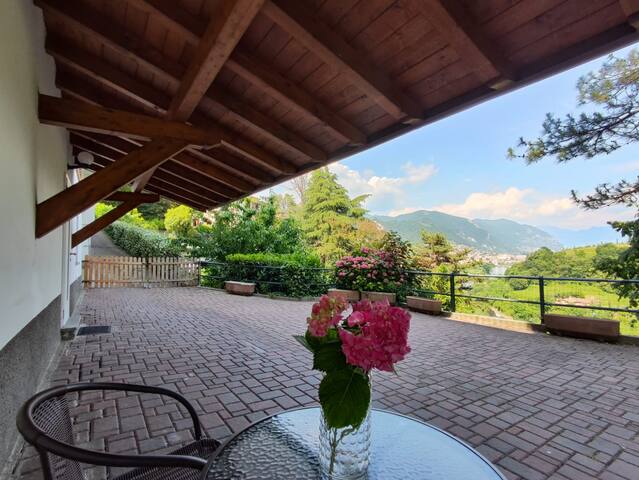 Iseo lakeview: 2 independent flats side by side