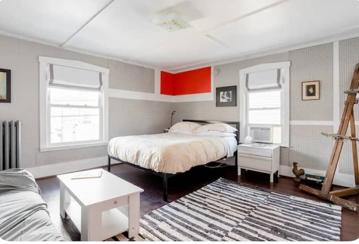 Downtown Crash & Snooze — 2 Rooms, Sleeps 7 - Portland, ME
