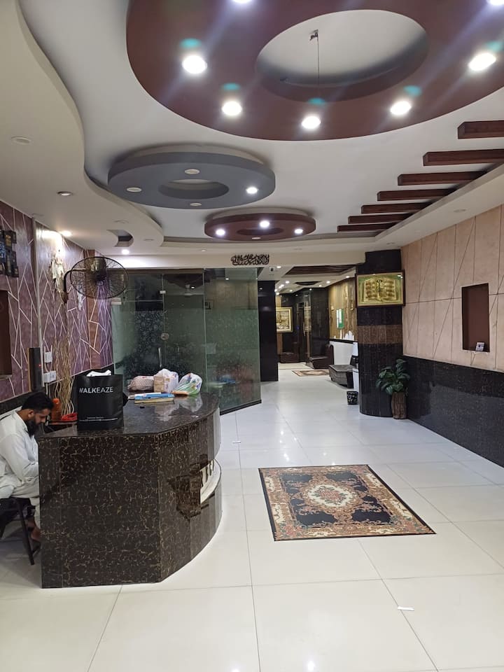 City Centre Spacious + Cozy Apt - Karachi