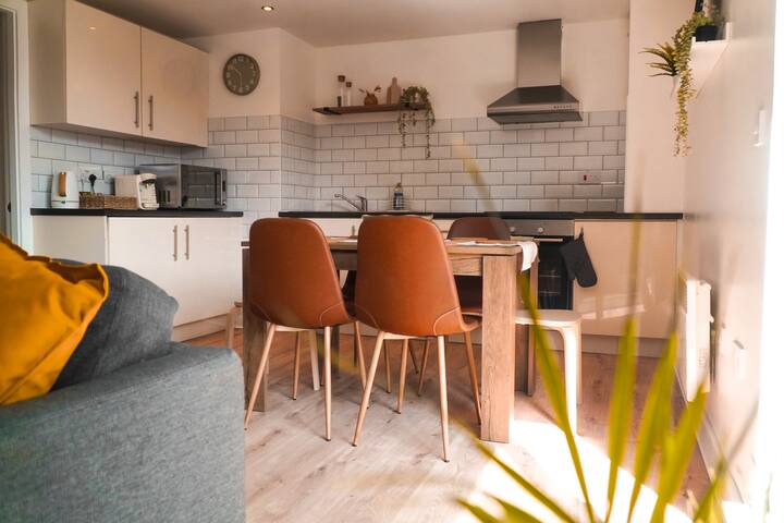 Modern Apartment in Ancoats, MCR gallery image 3