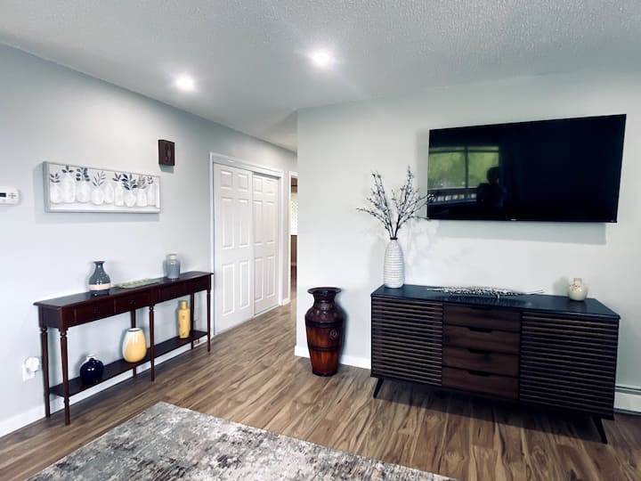 Second Goose Lake 2 Bedroom Unit - Alaska Zoo, Anchorage