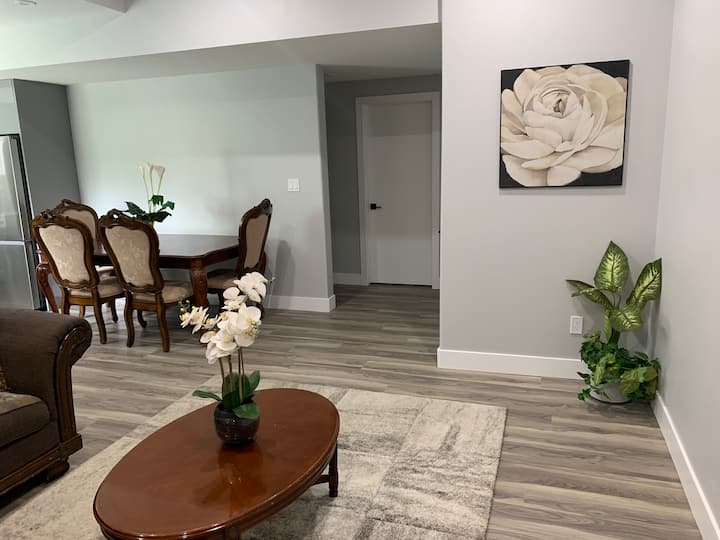 Family-friendly Walkout Basement Suite - St. Albert