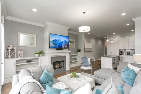 Popular Airbnb listing: The Kings Palace - 1 mile to Broadway/Sleeps 12! in Nashville Davidson Metropolitan Government (Balance)