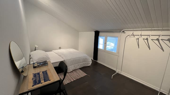 Можност за додавање душек  на подот.