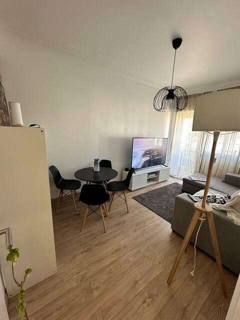 Room with 2 single beds