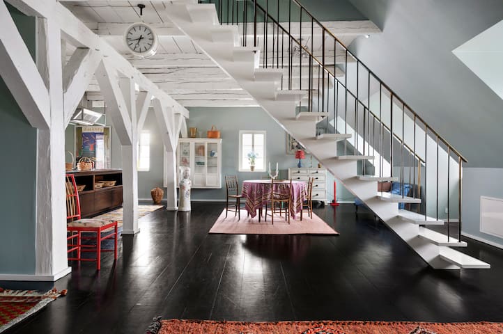 Luxury designer penthouse overlooking the canal + gallery image 2