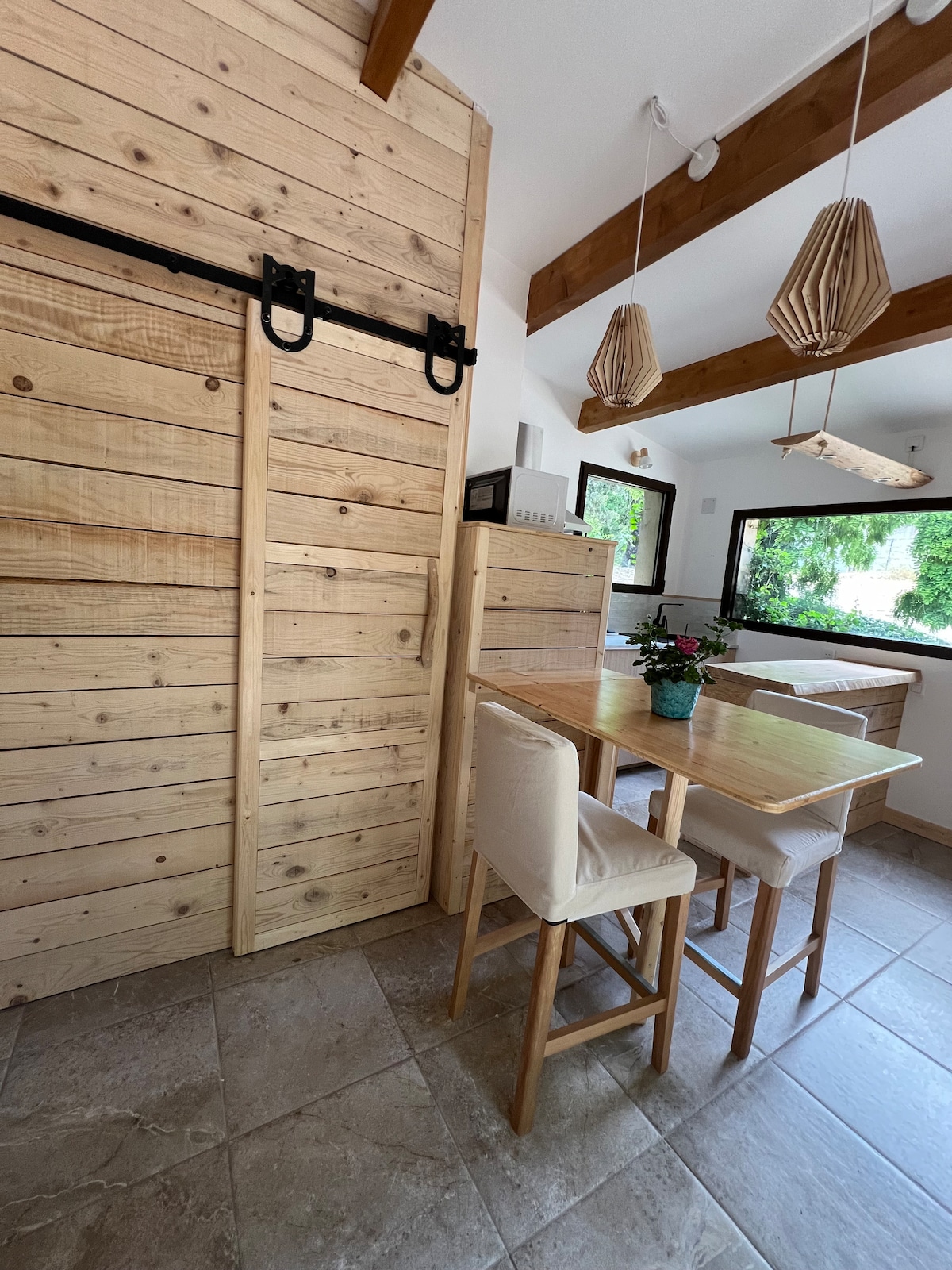 Brescou Lodge «Mas L'oustal» y piscina - Apartamentos en alquiler en  Murviel-lès-Béziers, Occitania, Francia - Airbnb, image size:1200x1600