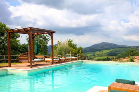 Villa PoggiAlto, panoramic pool and spa in Tuscany