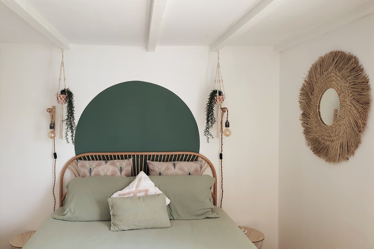 Top Airbnb: Beautiful escape in Oléron/Studio & sunny garden in Le Château D'oléron