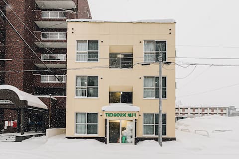 Whole House Rental/16 guests/Sauna,parking,parties