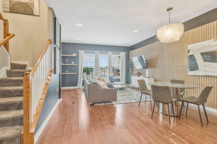 “Chic” DC Townhome w/ Parking gallery image 5