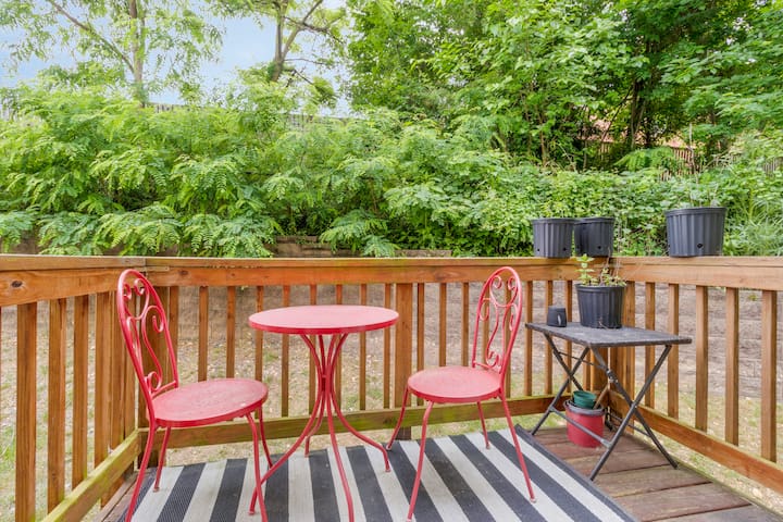 “Chic” DC Townhome w/ Parking gallery image 4