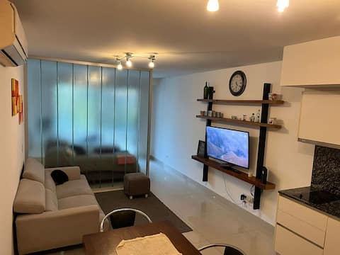 Propiedad de Airbnb exitosa: A spacious and bright studio. en Parque Chacabuco