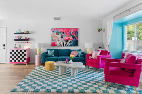 Successful Airbnb property: Girly Dreamhouse, Pink Kitchen - Sleeps 10 in Dittmar Slaughter