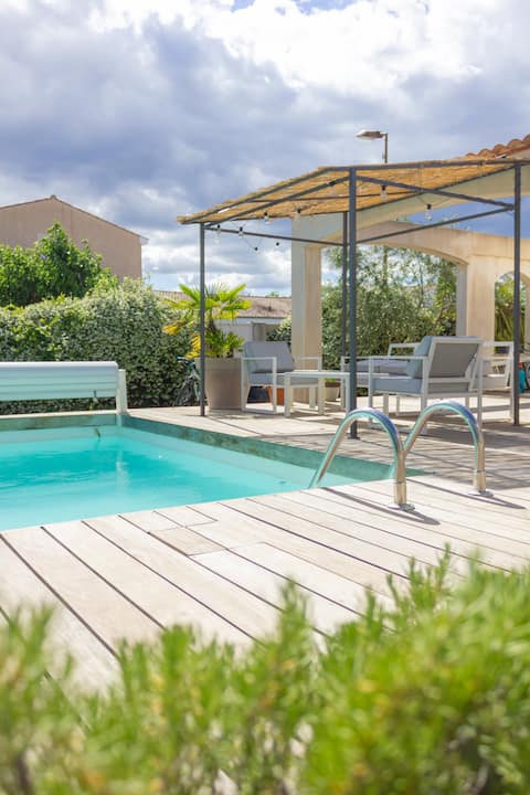 Villa with a quiet pool