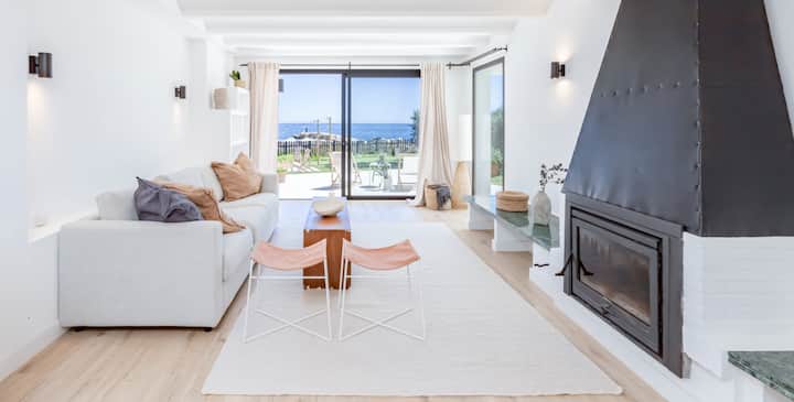 Beach-front Villa - Costa del Sol
